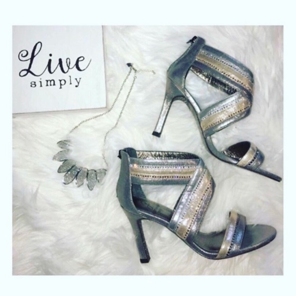 Pre loved 💕Adriana Papell celebration 🍾 👠 heels